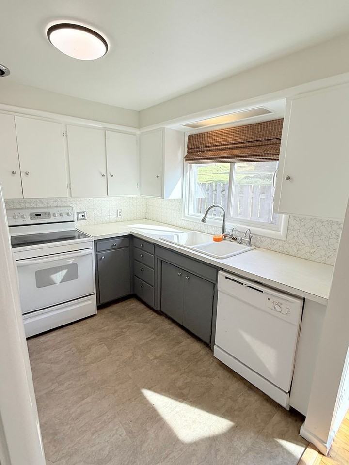 1004 Charlotte Ave W - Photo 7 of 16