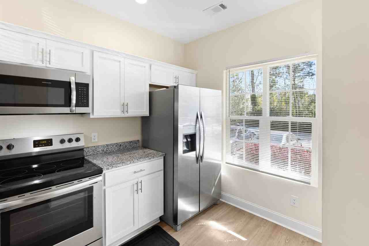 242 Admiration Ave - Photo 5 of 30