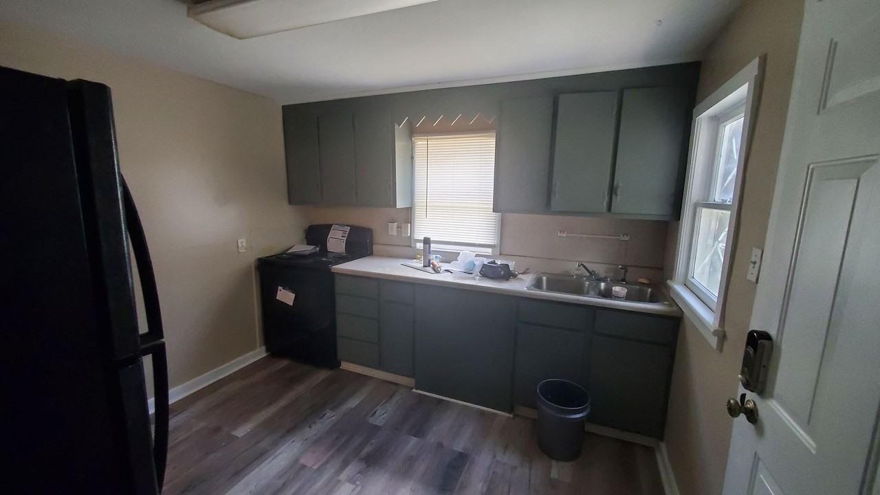 1111 Georgia Ave - Photo 4 of 12