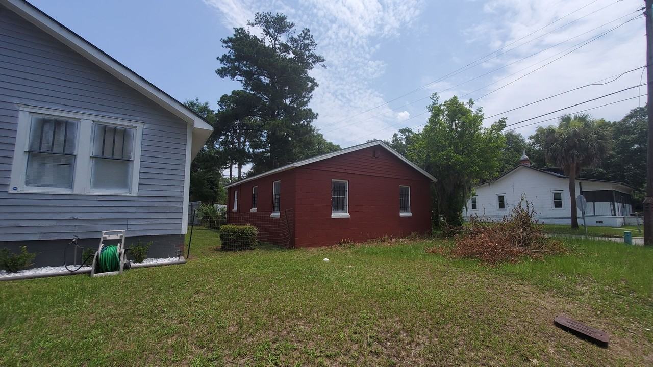 1111 Georgia Ave - Photo 5 of 12