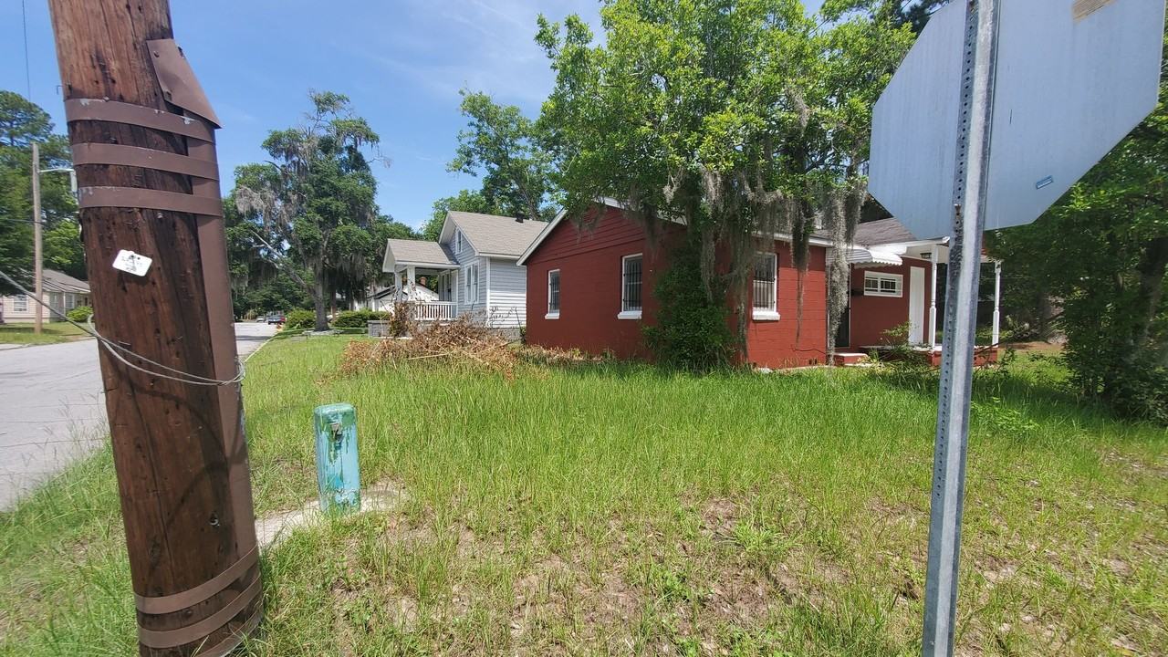 1111 Georgia Ave - Photo 7 of 12