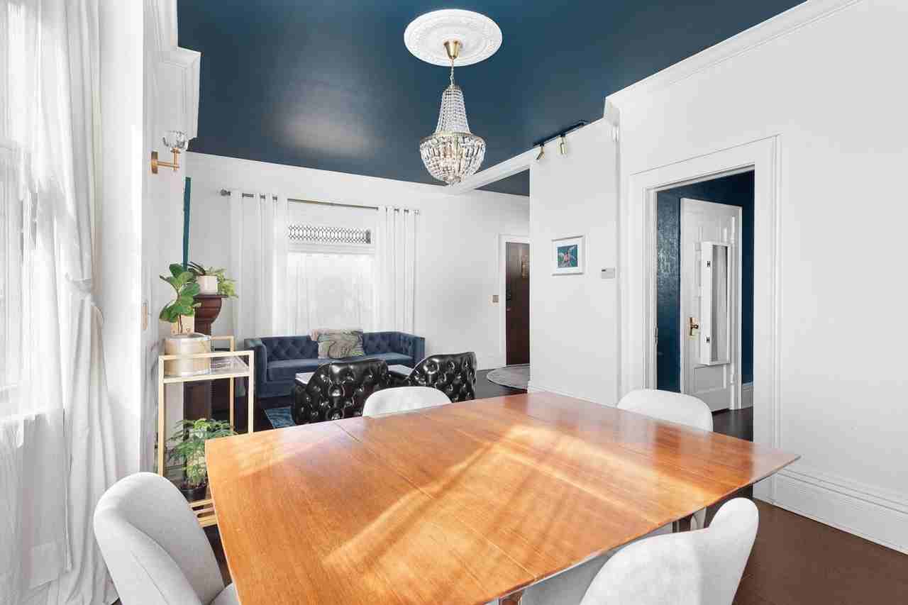 608 S Lincoln St - Photo 3 of 30