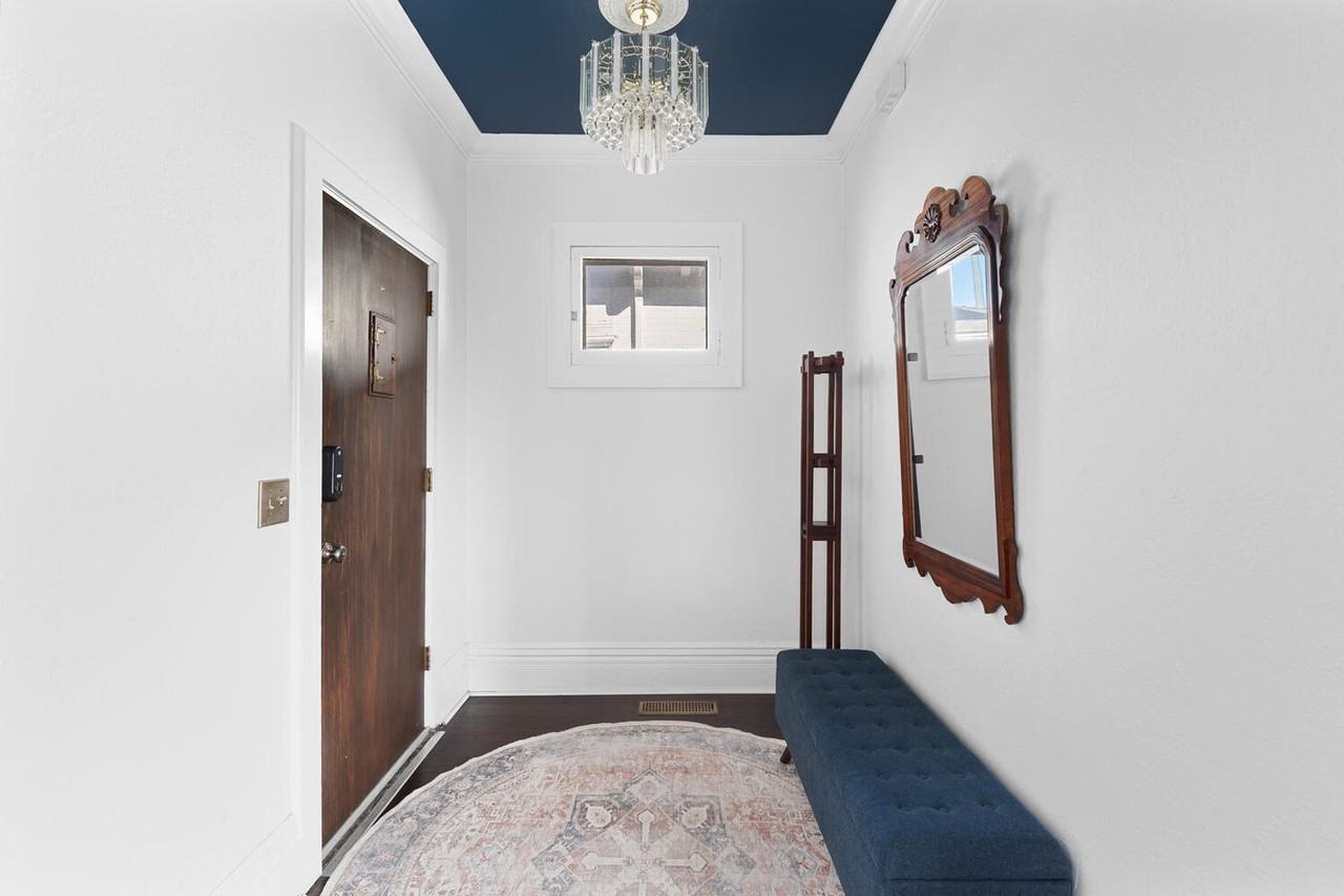 608 S Lincoln St - Photo 6 of 30