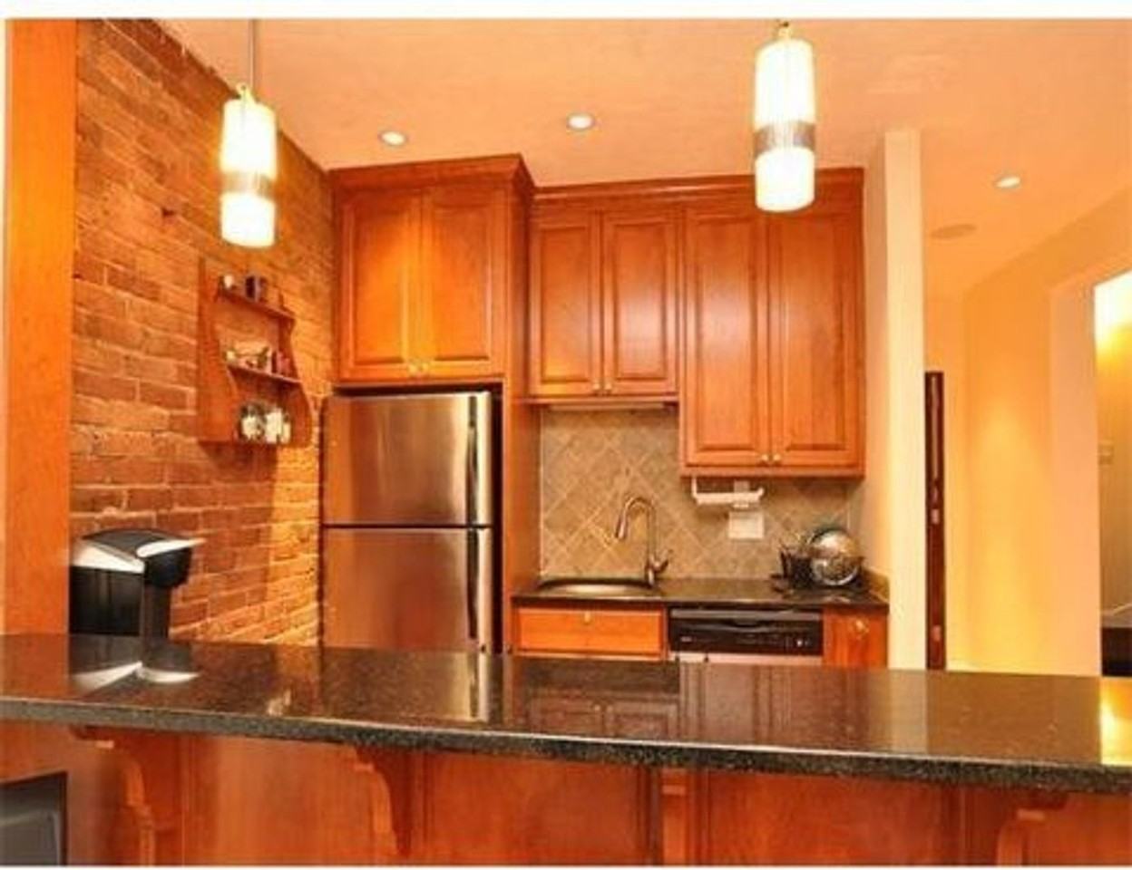 124 Chandler St - Photo 2 of 9