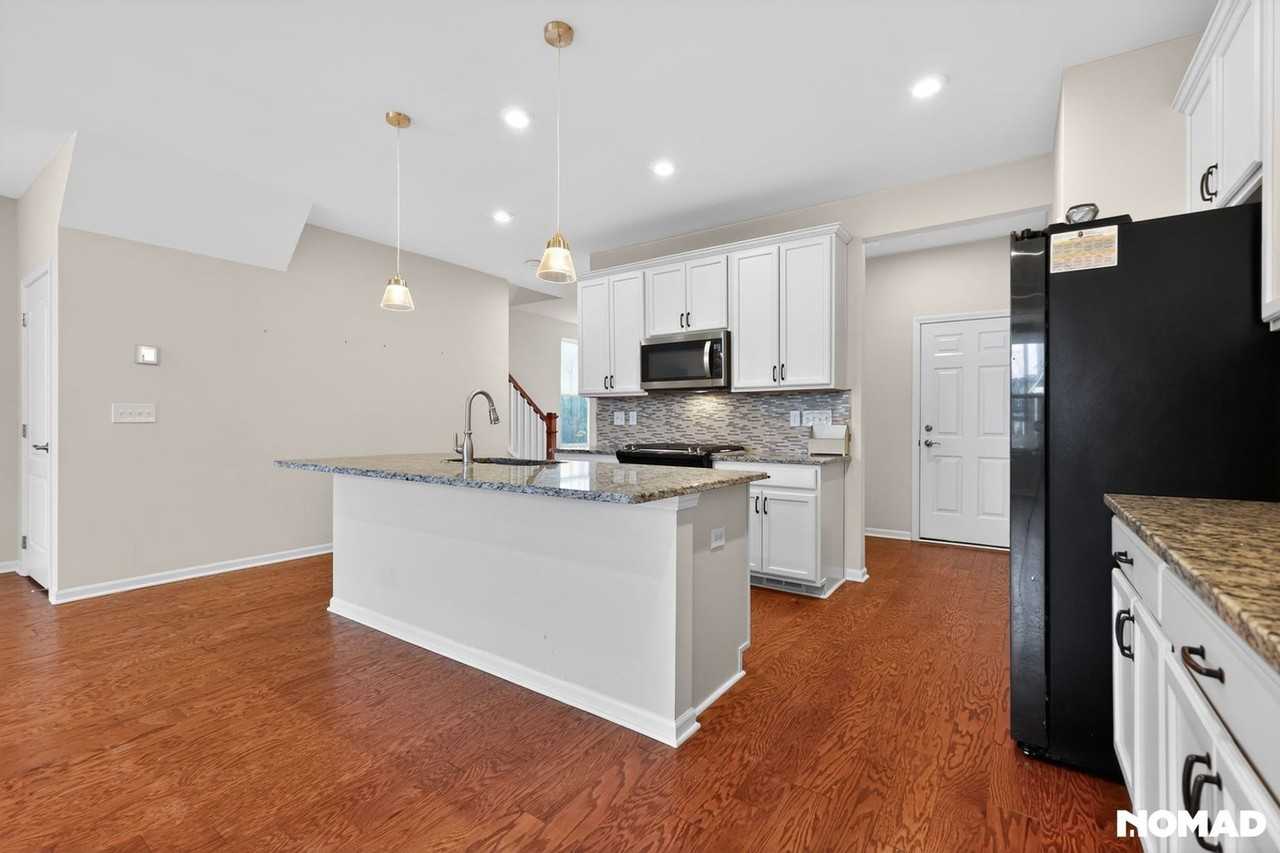 2851 Fairgrove Crescent Dr - Photo 4 of 32