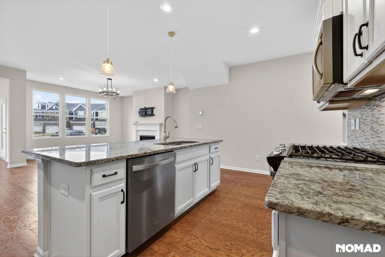 2851 Fairgrove Crescent Dr - Photo 3 of 32