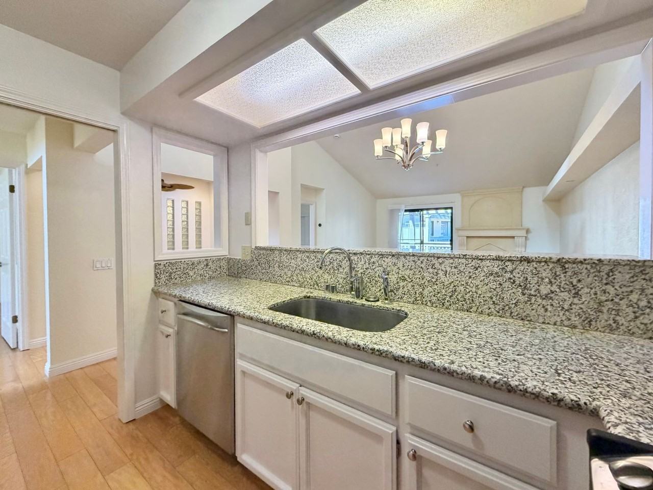 66 Fountain Grove Cir - Photo 7 of 34