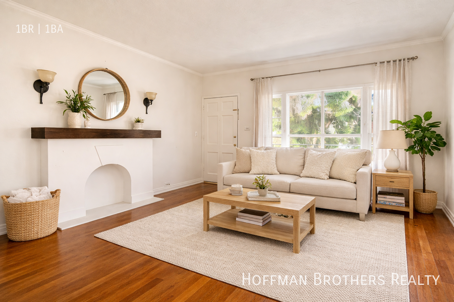 518 1/2 N Heliotrope Dr