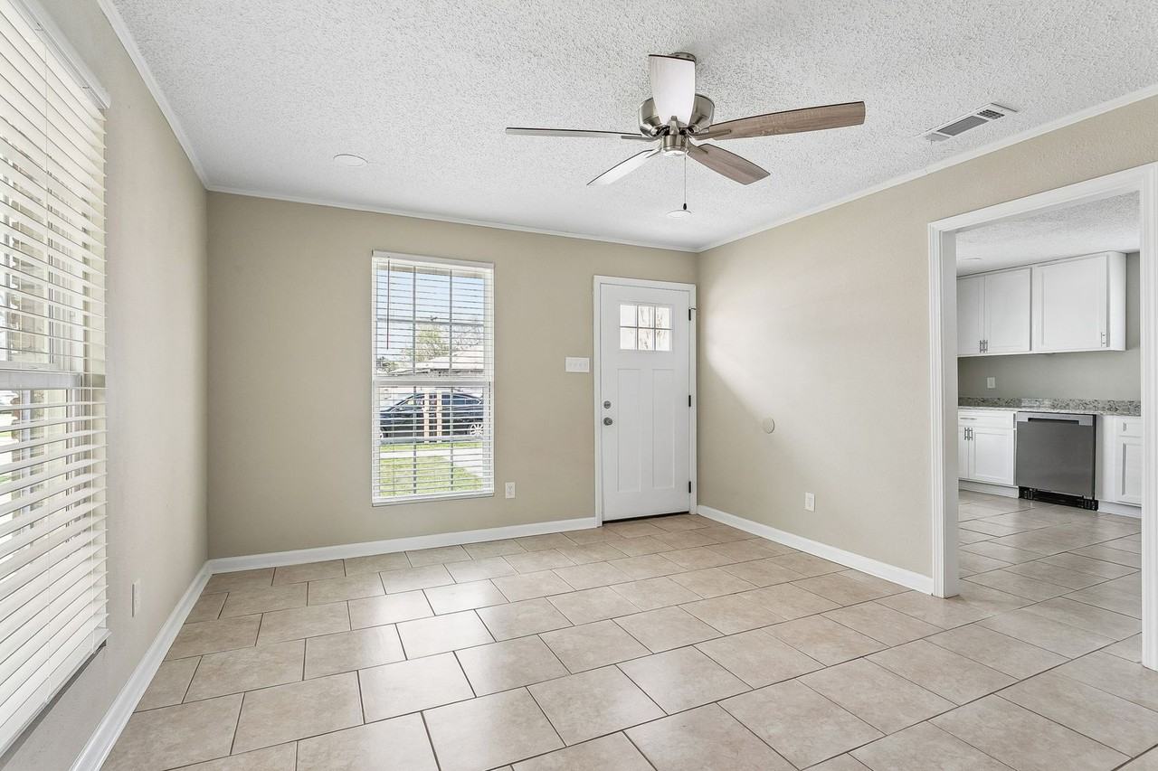 2610 Dawson Ave - Photo 2 of 17