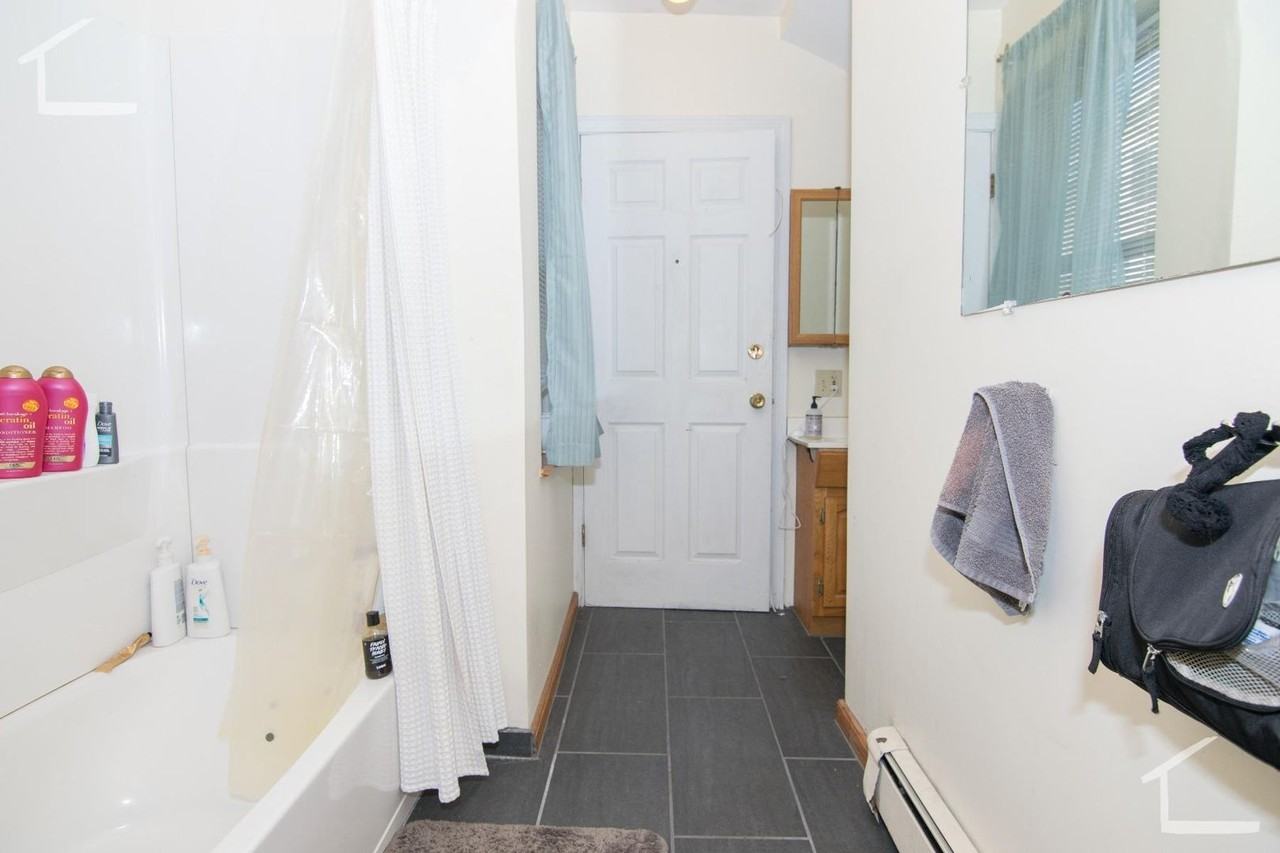 545 Washington St - Photo 4 of 5