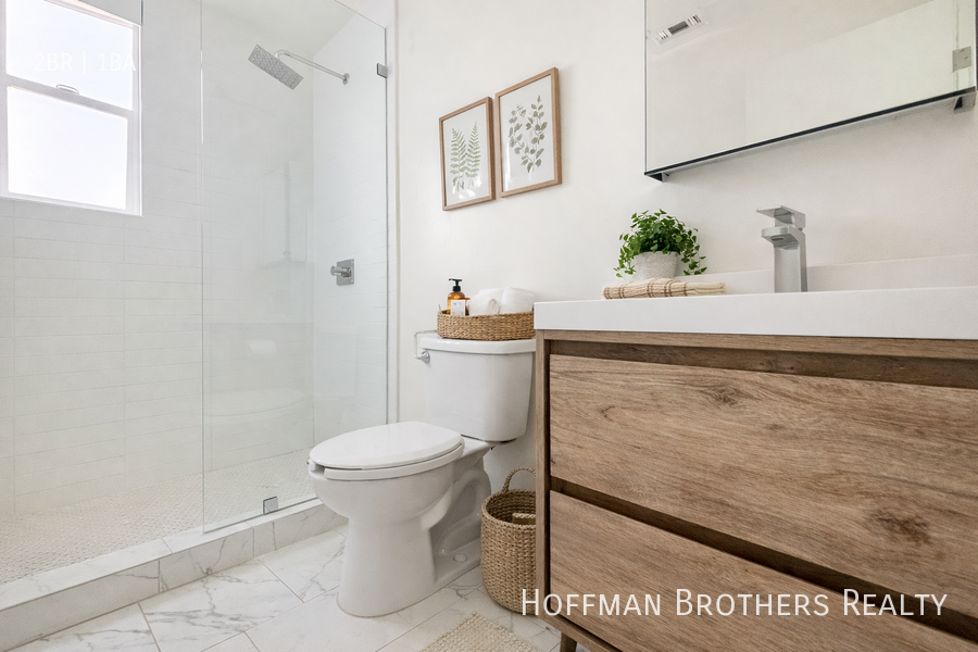 727 Silver Lake Blvd #A - Photo 4 of 5