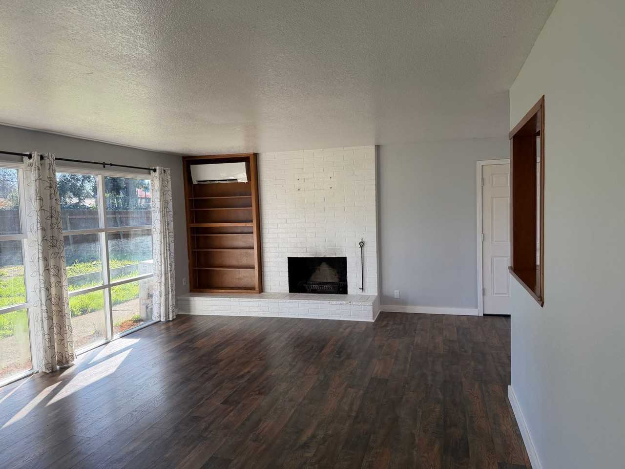 1431 Linden Ave - Photo 5 of 41