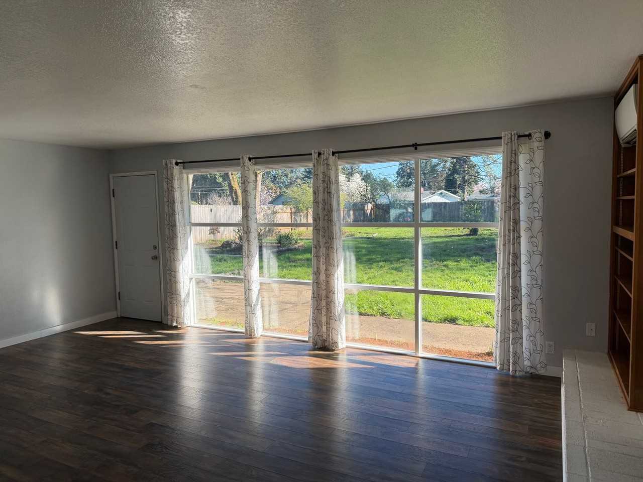 1431 Linden Ave - Photo 6 of 41