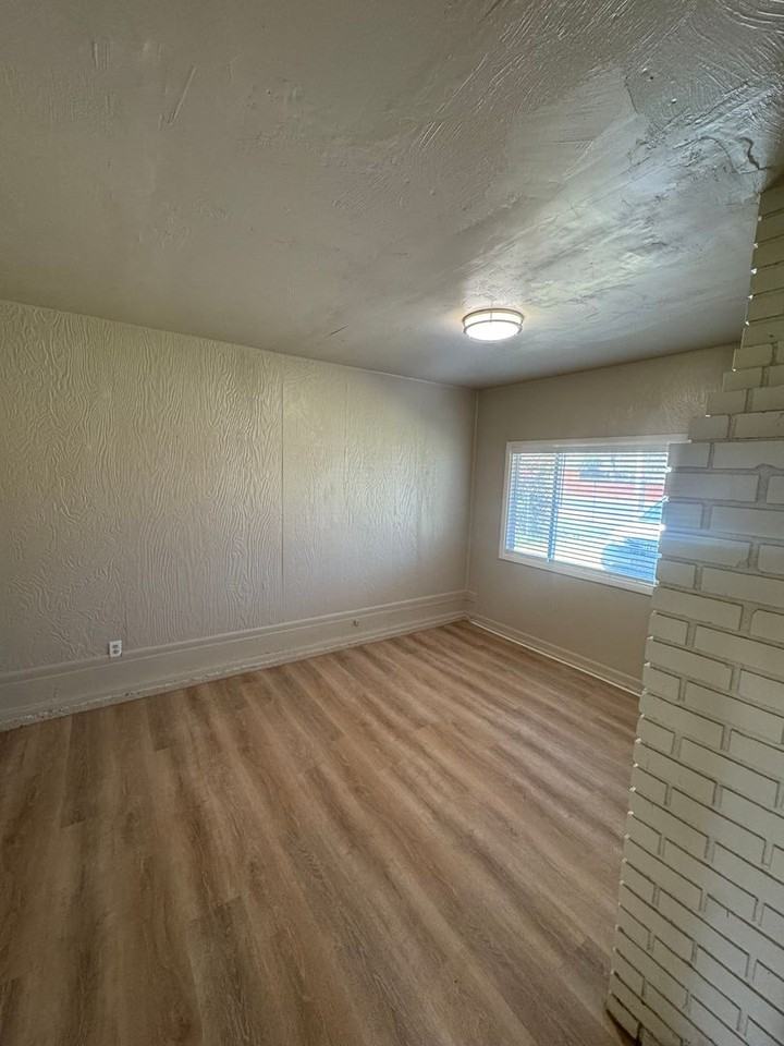 20491 Gas Point Rd - Photo 6 of 24