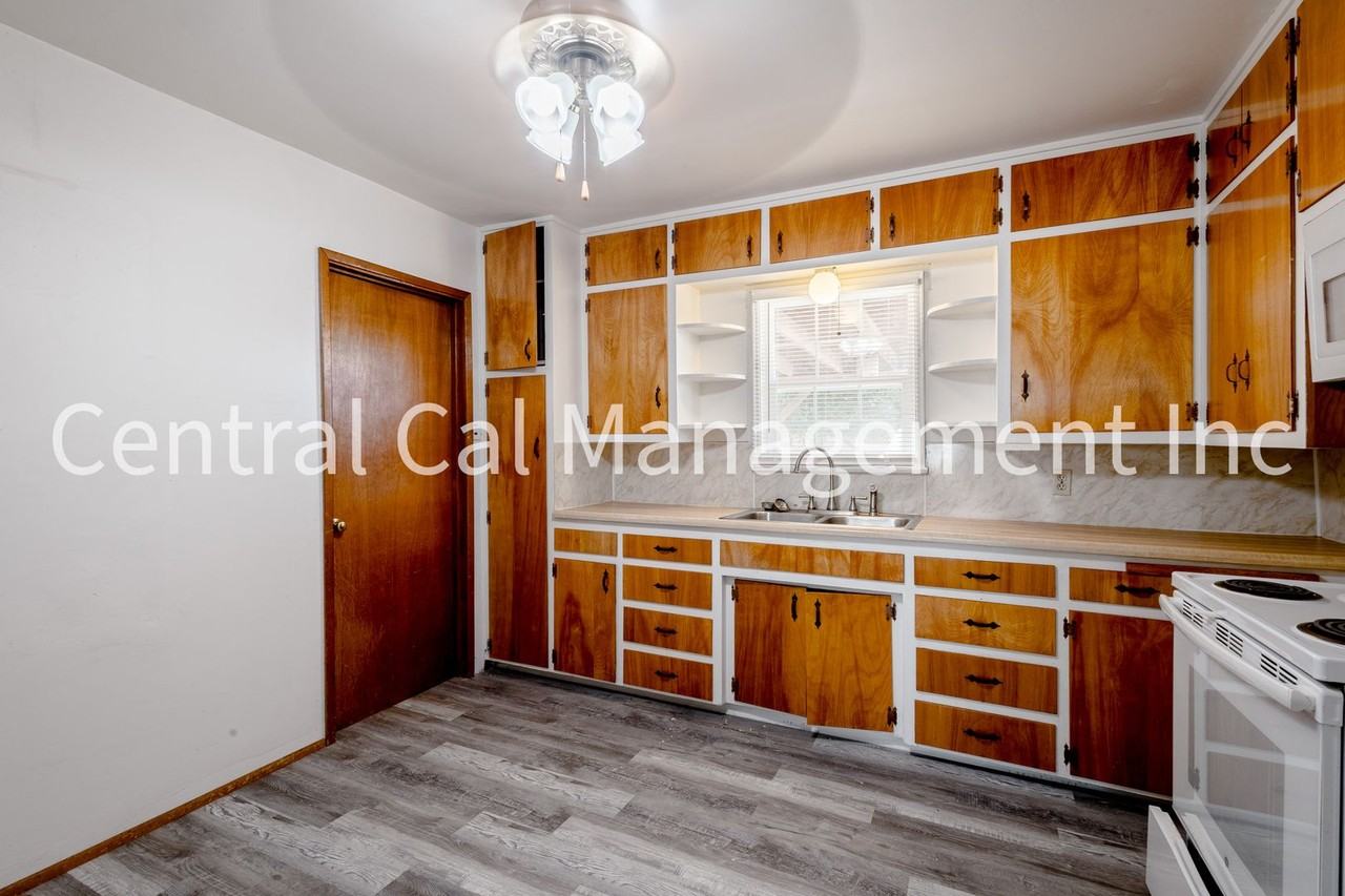 627 Hood Dr - Photo 7 of 19