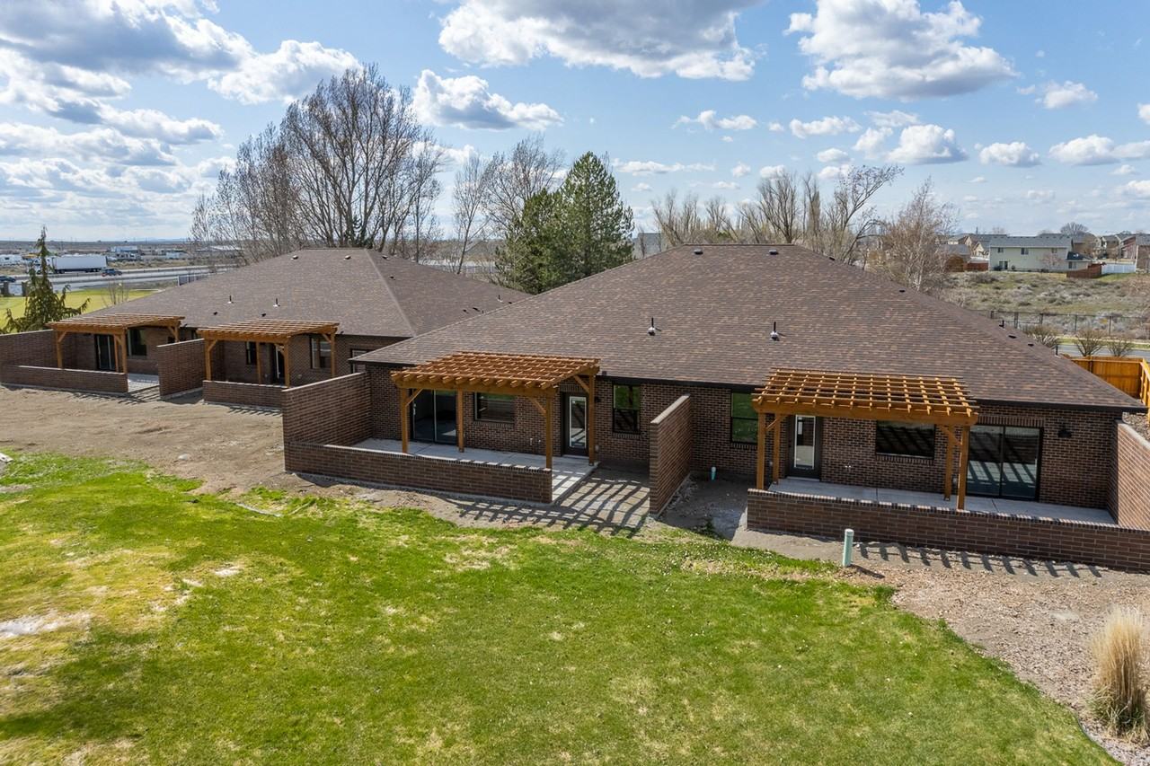 Condo for rent on the Country Club Golf Course - Photo 4 of 50