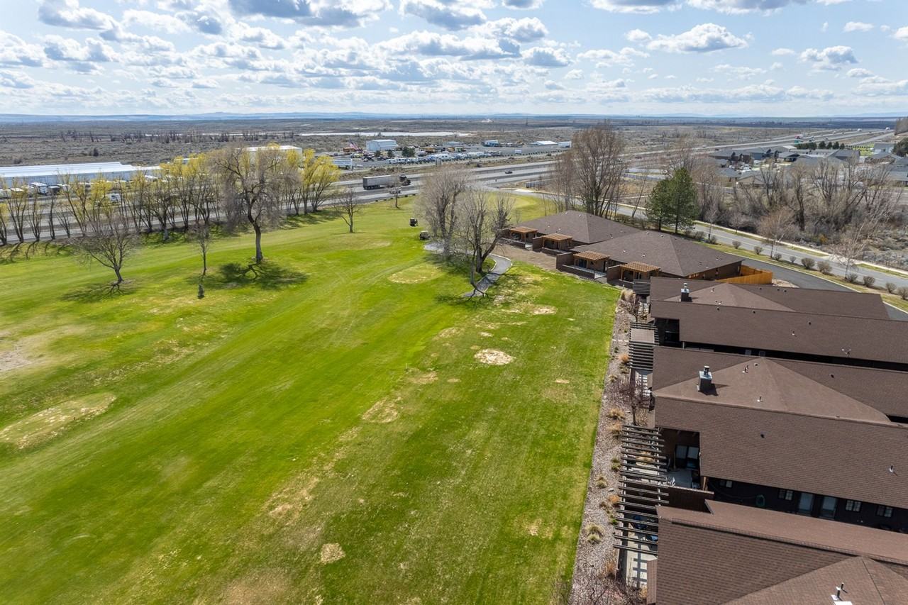 Condo for rent on the Country Club Golf Course - Photo 5 of 50