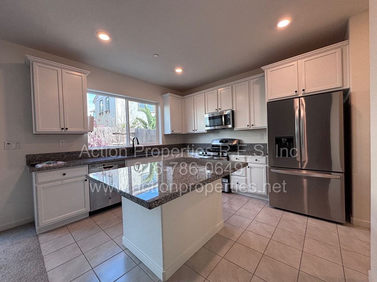 2041 Milky Way Cir - Photo 4 of 22