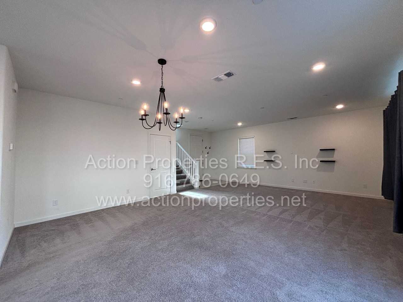 2041 Milky Way Cir - Photo 6 of 22