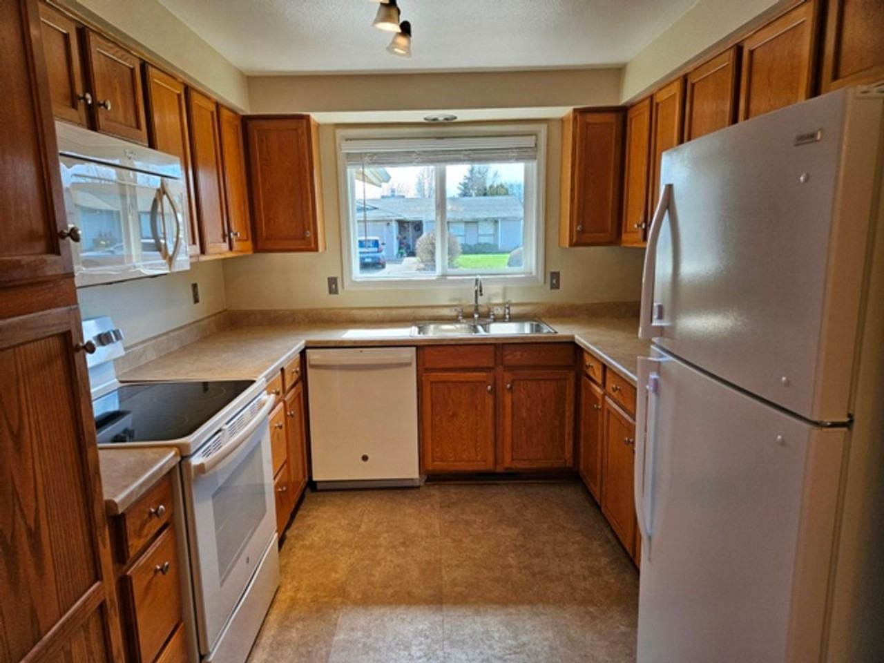 4555 Swallow Ct Ne - Photo 2 of 25