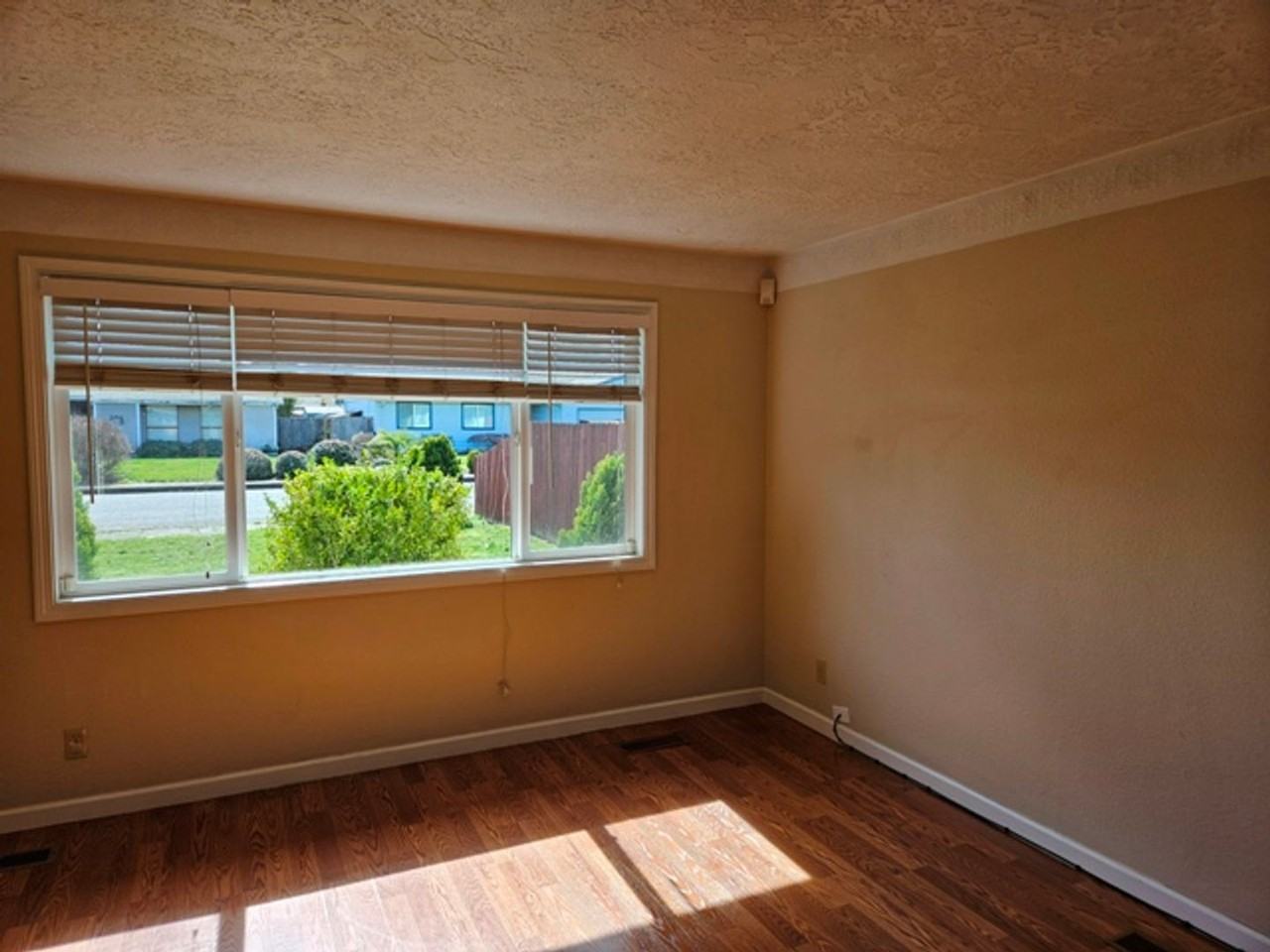 4555 Swallow Ct Ne - Photo 6 of 25