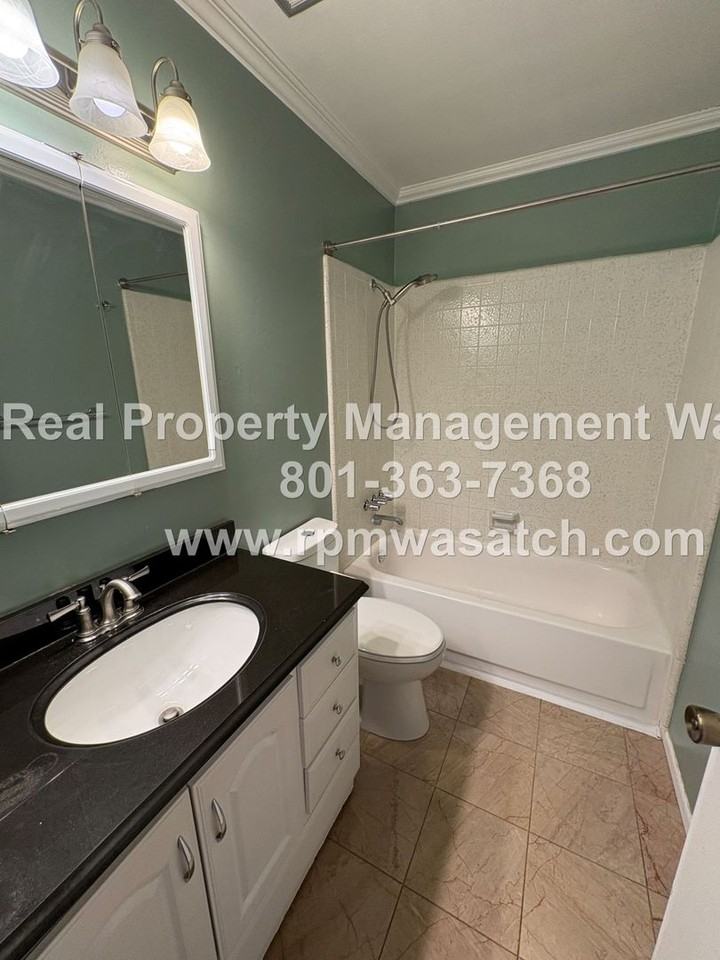 438 N Center St #309 - Photo 7 of 12