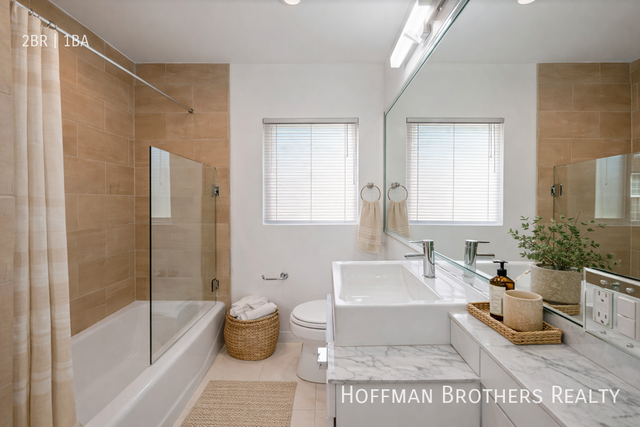 1119 S Cochran Ave #2 - Photo 4 of 9