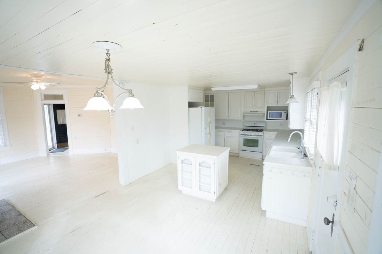 17575 Aubrey Long Rd - Photo 6 of 13