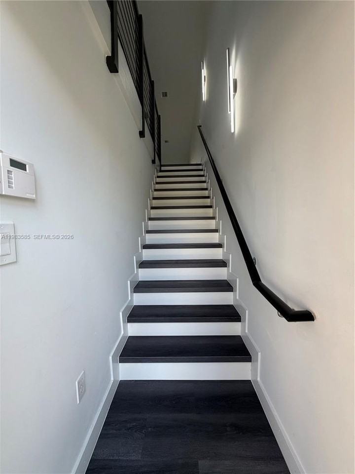 10479 Nw 82nd St - Photo 3 of 14