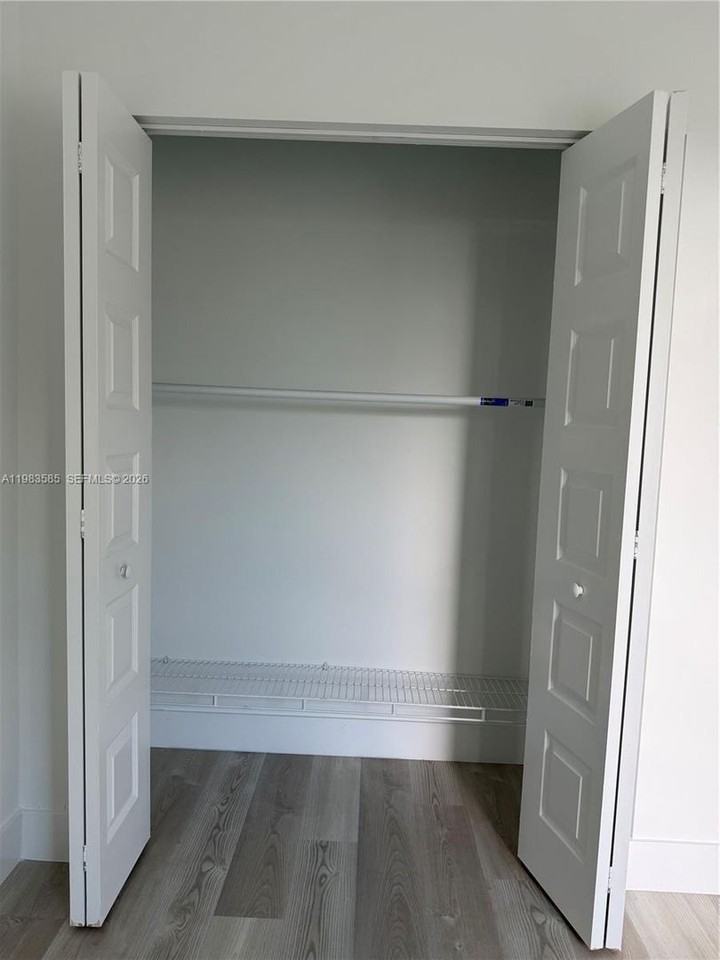 10479 Nw 82nd St - Photo 6 of 14