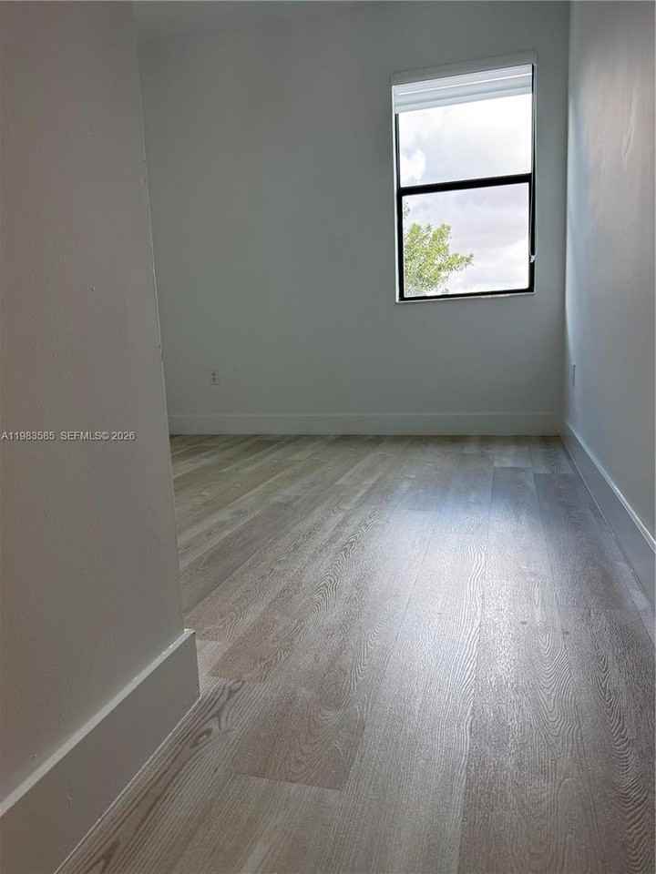 10479 Nw 82nd St - Photo 7 of 14