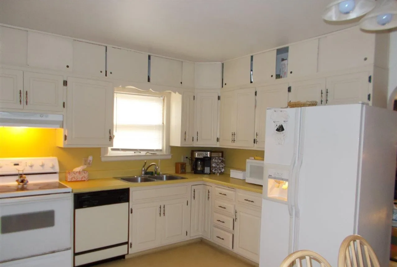 214 Nw Broadmoor Ave - Photo 5 of 11