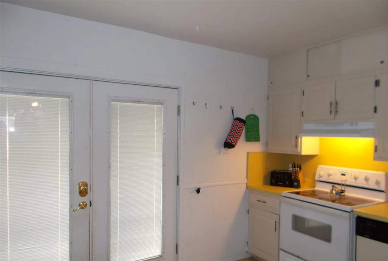 214 Nw Broadmoor Ave - Photo 6 of 11