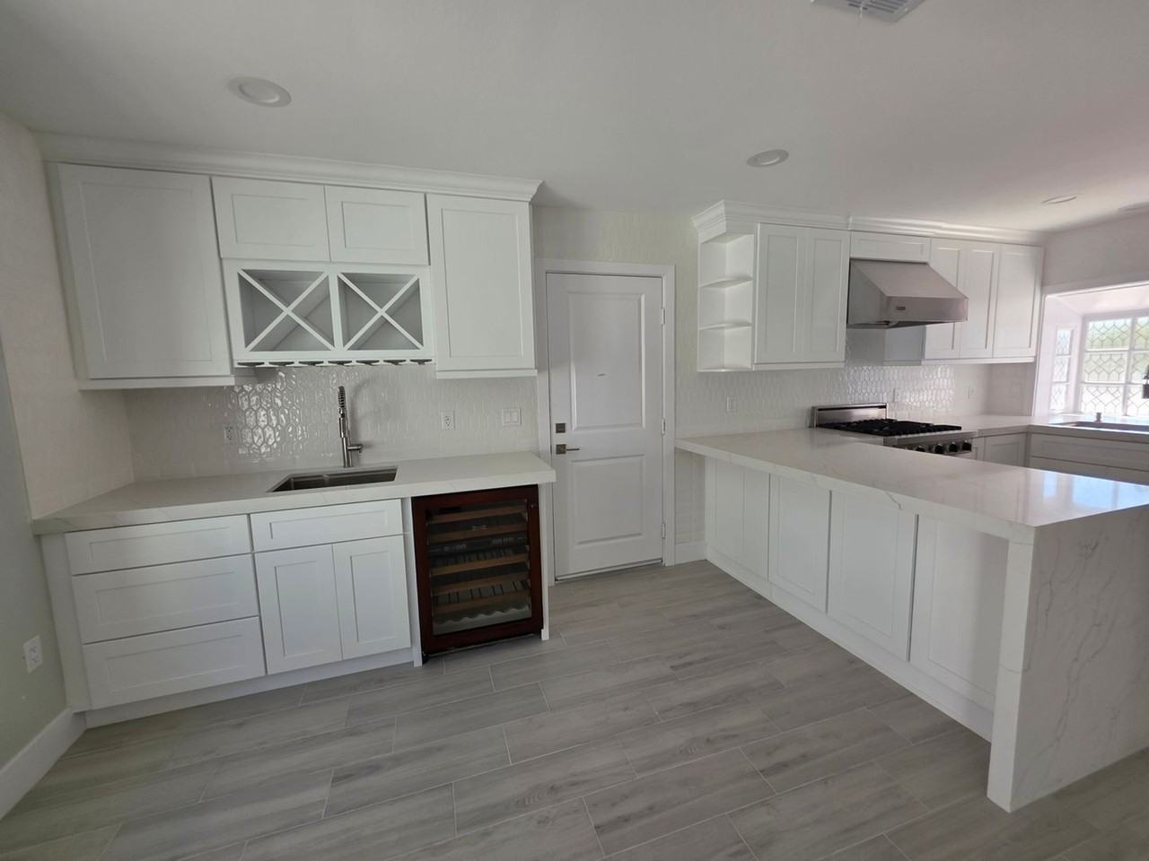 12412 Lambert Cir - Photo 4 of 12