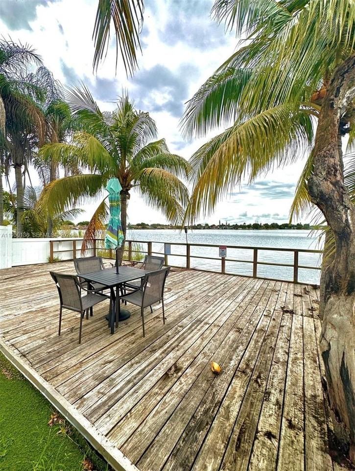 2433 Sw 58th Mnr #1-2