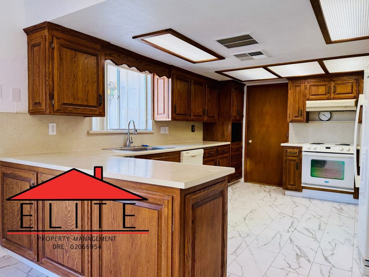 247 Peg St - Photo 5 of 16