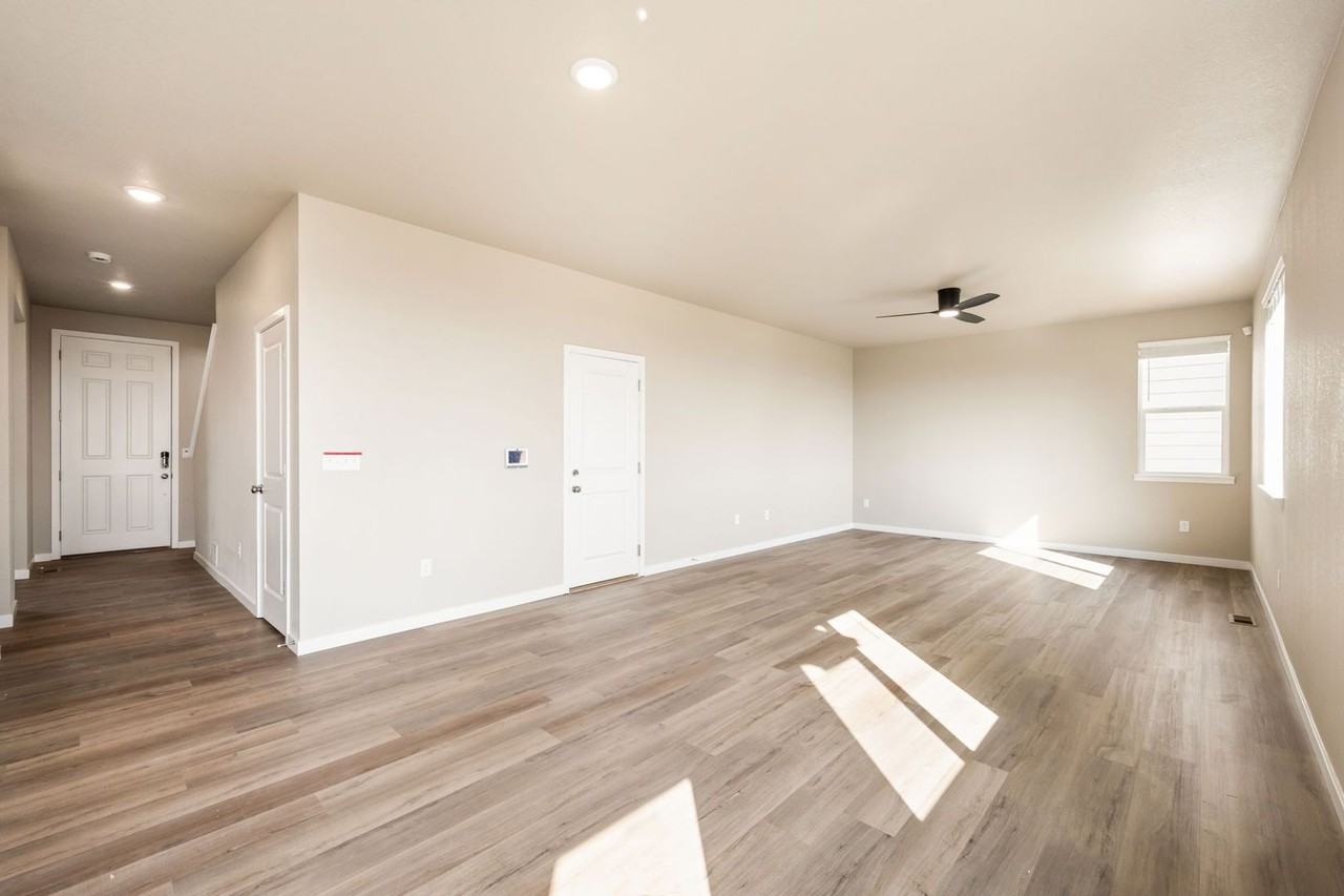 879 Harvard St - Photo 6 of 22