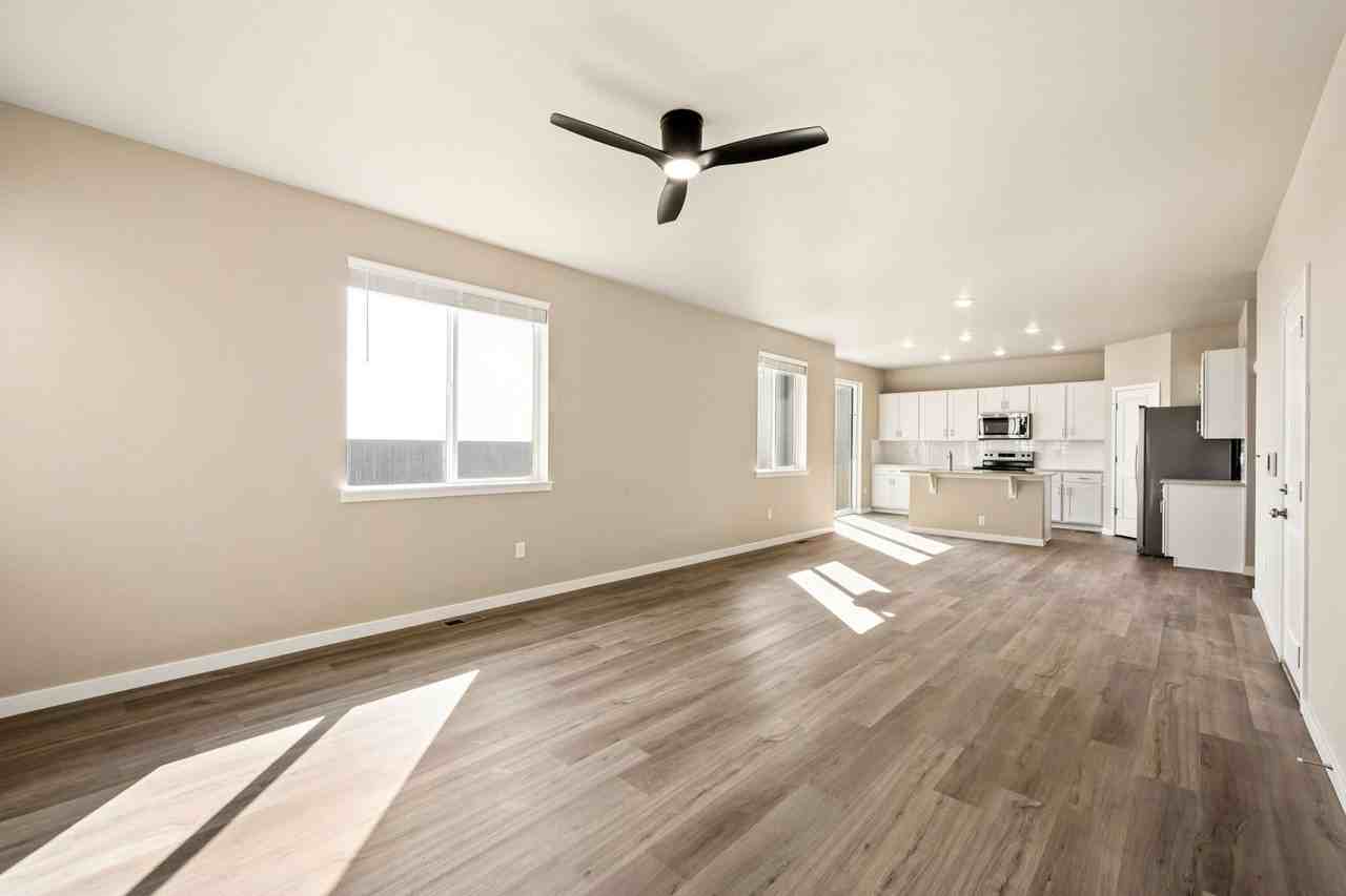 879 Harvard St - Photo 7 of 22