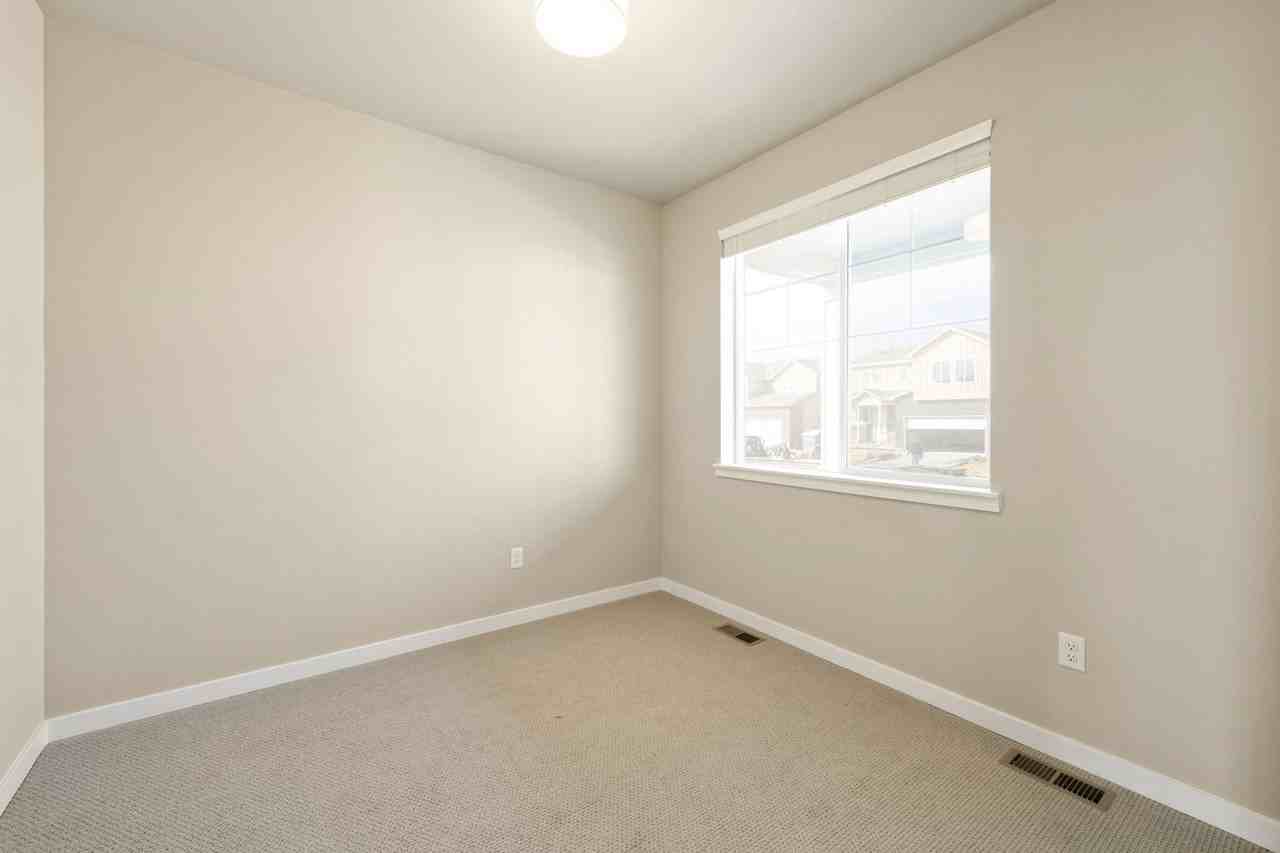 879 Harvard St - Photo 5 of 22