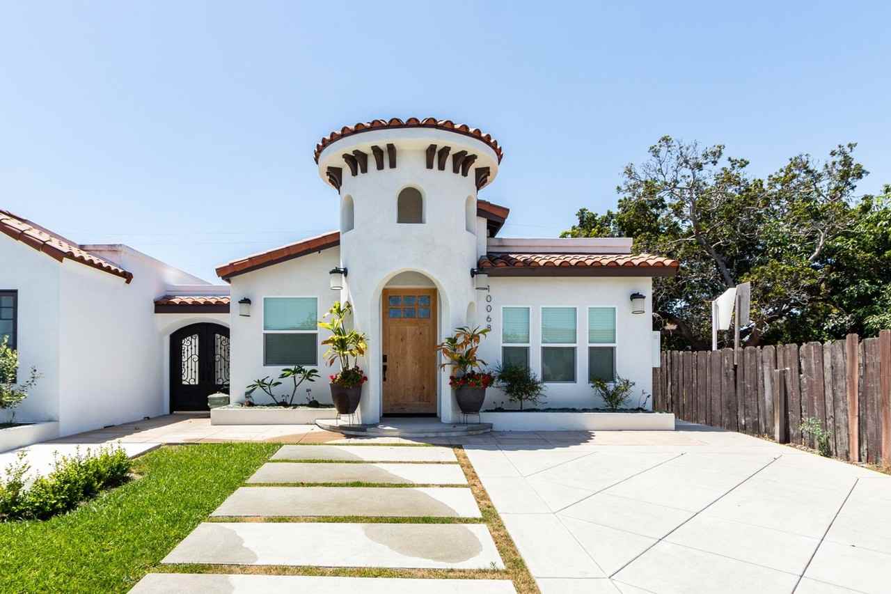 10068 Russell Ave - Photo 2 of 29