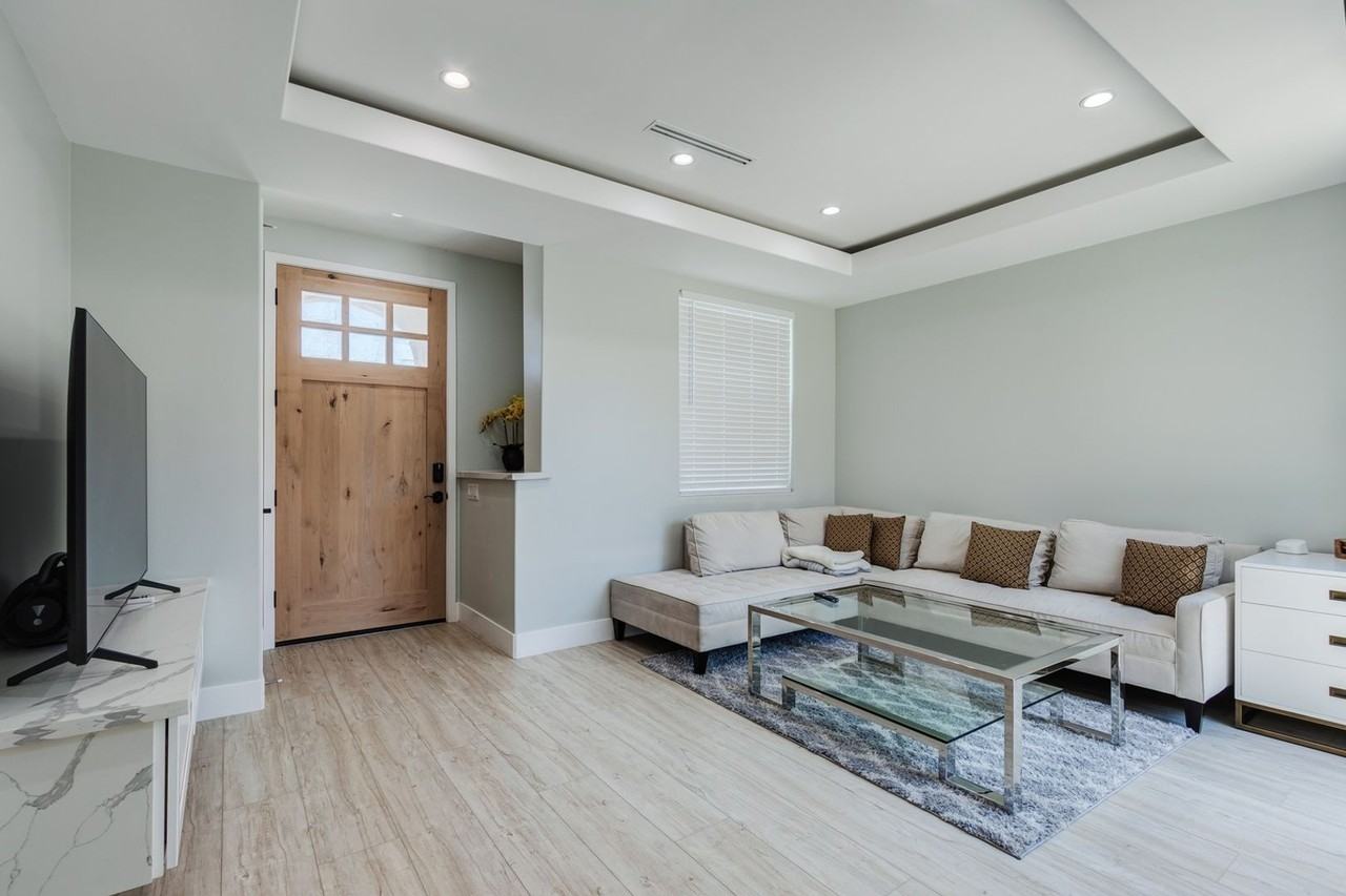 10068 Russell Ave - Photo 6 of 29