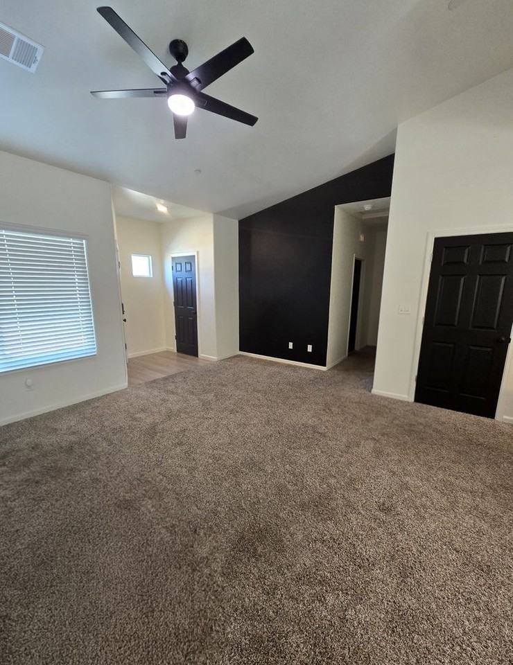 799 W Brown Ave - Photo 3 of 20