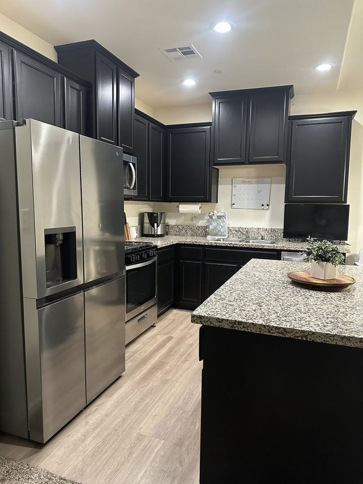 799 W Brown Ave - Photo 4 of 20