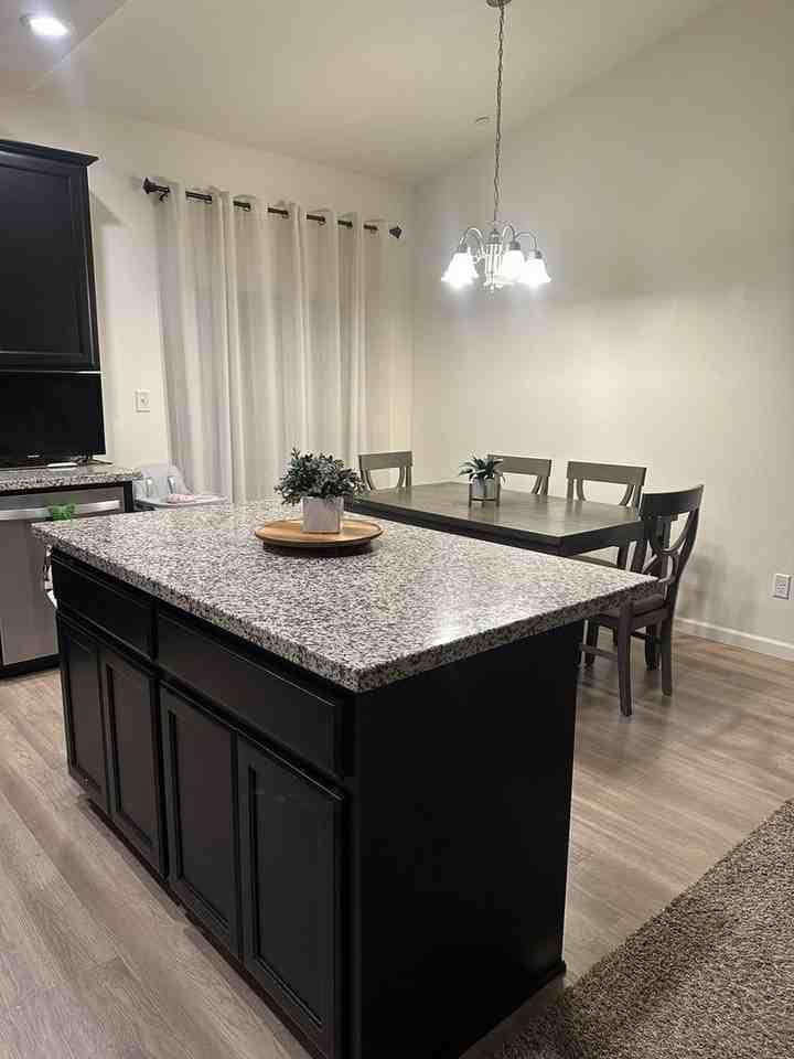 799 W Brown Ave - Photo 5 of 20