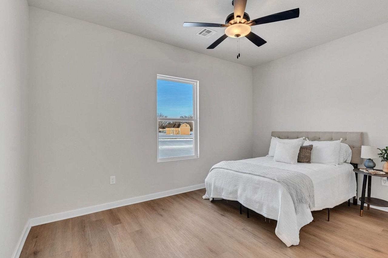 2102 E Plaza Ct - Photo 5 of 20