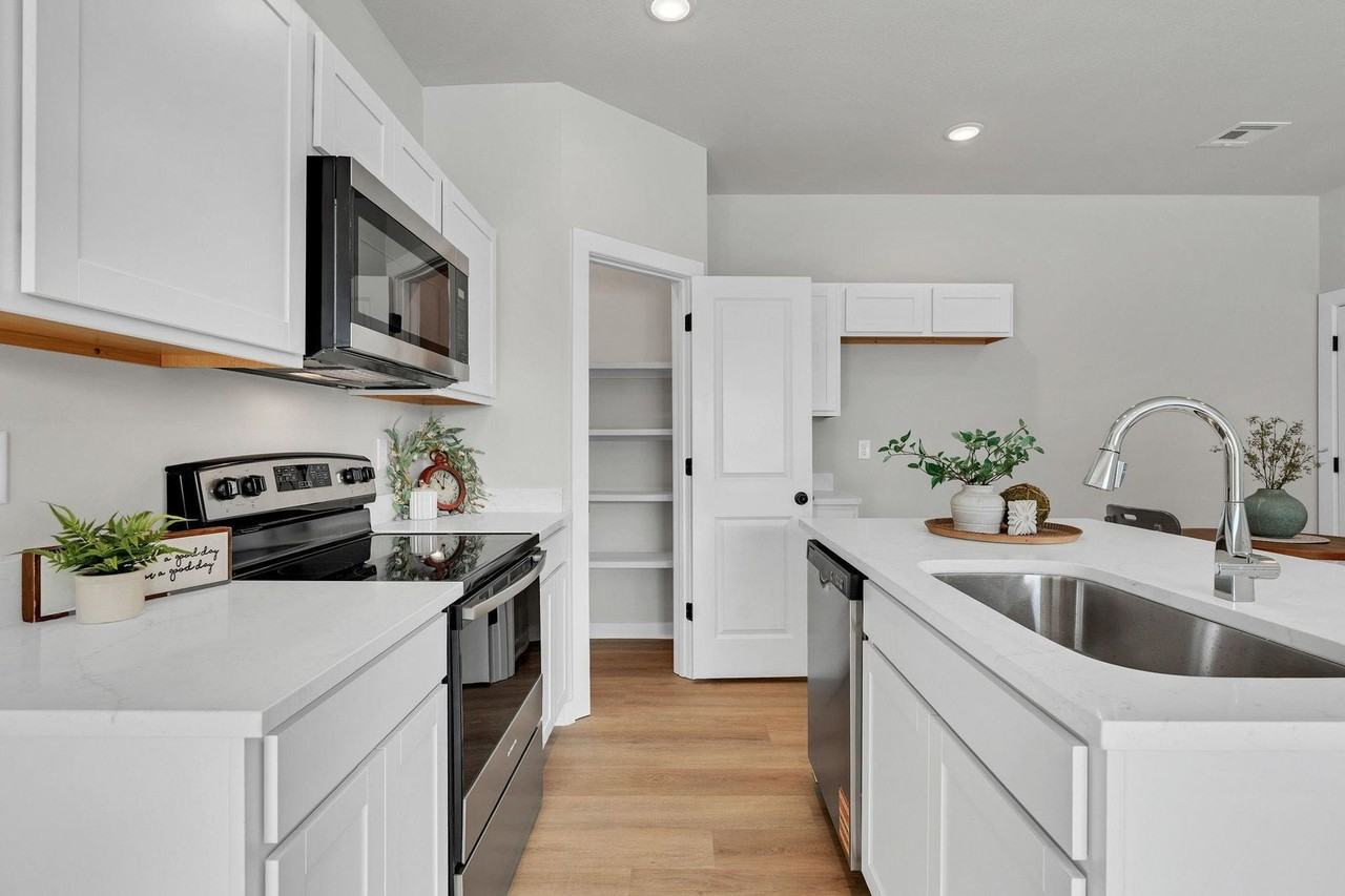 2102 E Plaza Ct - Photo 7 of 20