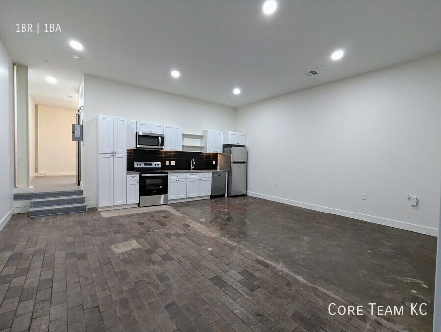 3100 Gillham Plz #201