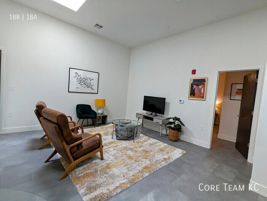 3100 Gillham Plz #226 - Photo 2 of 14