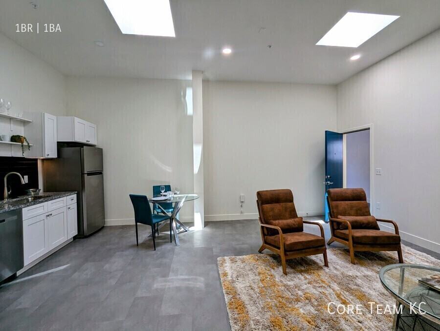 3100 Gillham Plz #226 - Photo 3 of 14