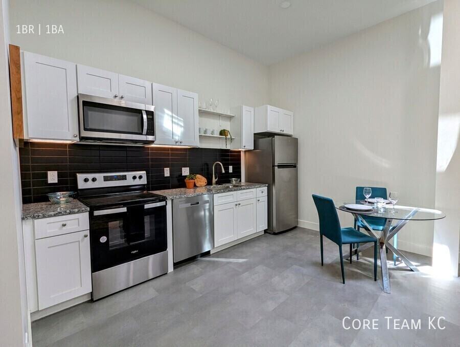 3100 Gillham Plz #226 - Photo 4 of 14